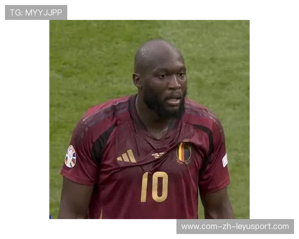 卢卡库禁区背身连做两脚，让比利时前场进攻更顺畅